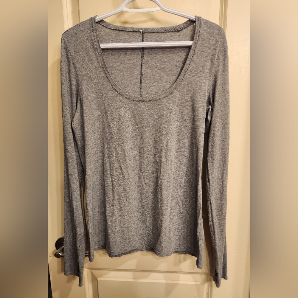 lululemon athletica Heather Gray Long Sleeve Top